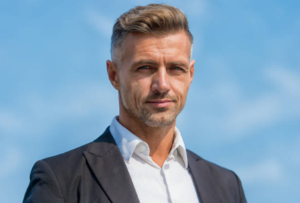 How to Properly Clean a Men’s Human Hair System?